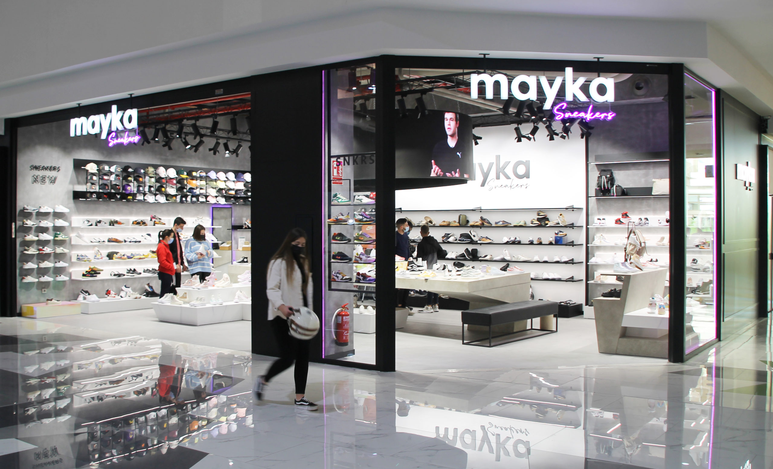 mayka-sneakers-tienda